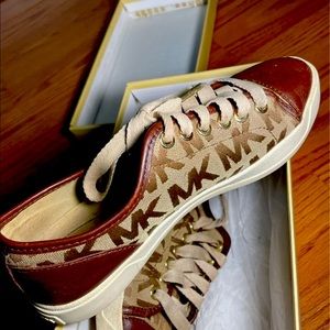 Brown Michael Kors Shoes size 6